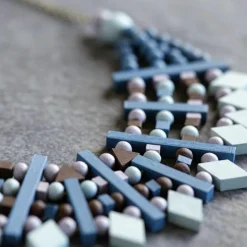 ARTEMIO - 70 perles en bois triangulaires 11 x 9.7 x 4.9 mm