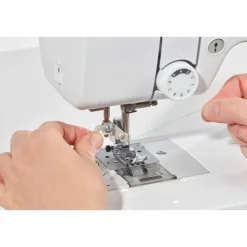 BROTHER - Machine à coudre électronique 40 points - enfile-aiguille - ecran lcd - touches de sélection - bras libre