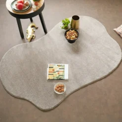 DÉCOWEB - Tapis contemporain de forme organique - influence - grège clair - 250 x 375 cm