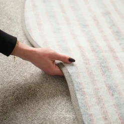 DÉCOWEB - Tapis contemporain de forme organique - influence - grège clair - 160 x 240 cm