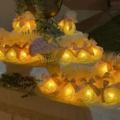 LOTTI - Bougie en forme de rose lumineuse cire ivoire à piles led blanc chaud effet flamme lotti