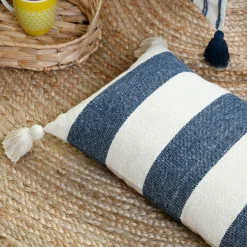 LOVELY CASA - Lovely casa - coussin à bandes bleues à pompons