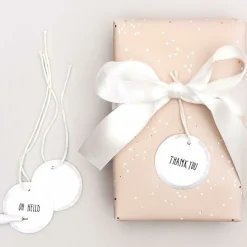 RICO DESIGN - 24 étiquettes à suspendre ronds blanches à contour argenté