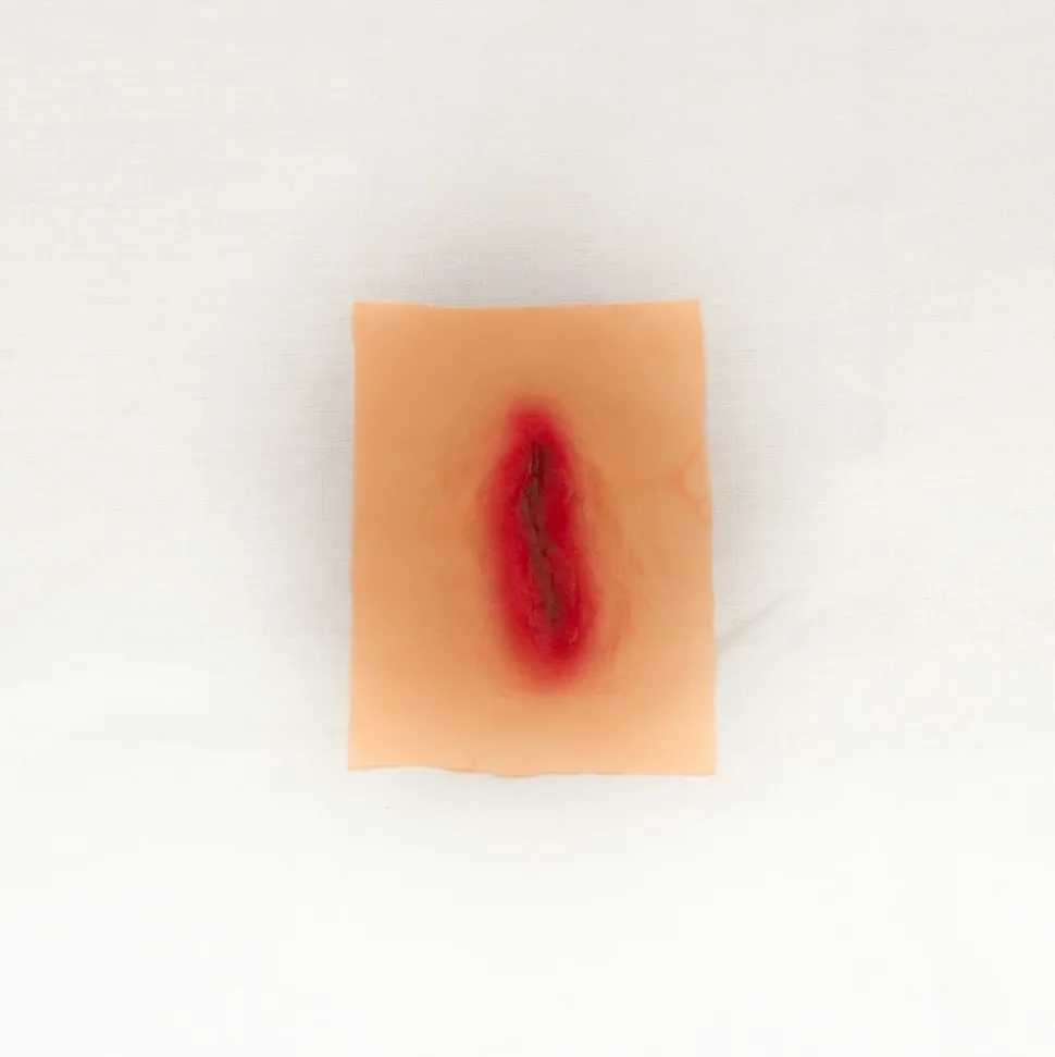 URBAN LIVING - Maquillage d'halloween - cicatrice avec épingle - rouge